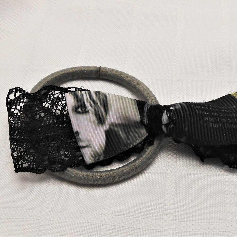 No15-16: Two bows on interchangeable rings for hairpins with Kurt Cobain design